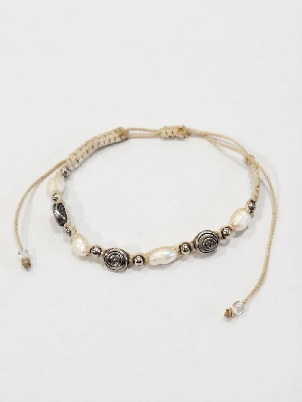 Genuine Freshwater Pearl & Silver-Toned Swirl Bead Macramé Bracelet